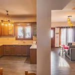 Sea Sun House, Andros Aprovaton